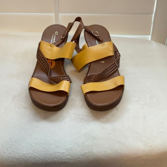 Italian Shoemakers Brown and Yellow Sandals Casual Summer Footwear - Picture 1 of 8